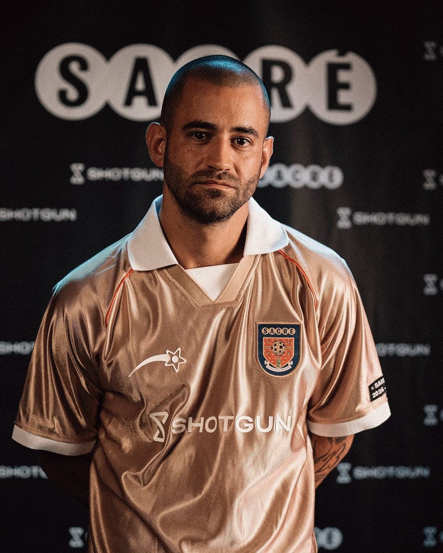 Le Sacré — Un maillot rétro 90s pour le club parisien Le Sacré.