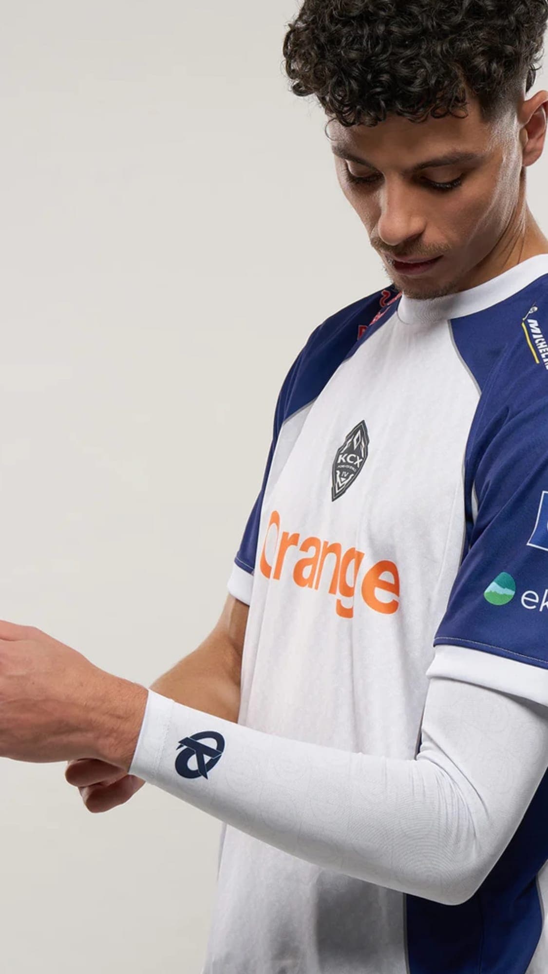 Karmine Corp — Une collection lifestyle et une capsule signature pour une légende. · merch produit par Dropshirt